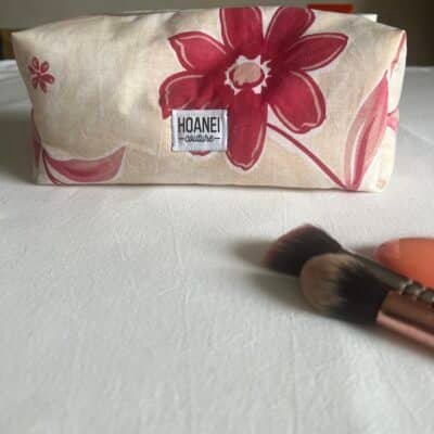 Trousse à fleurs roses