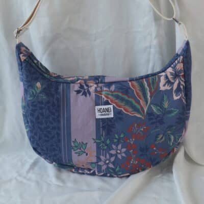 Besace bleu et violette à fleurs