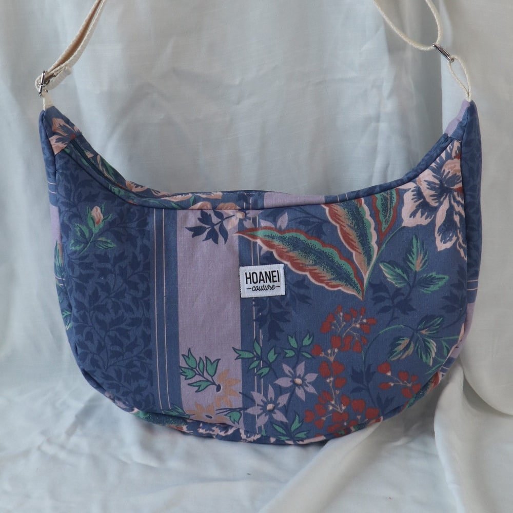 Besace bleu et violette à fleurs